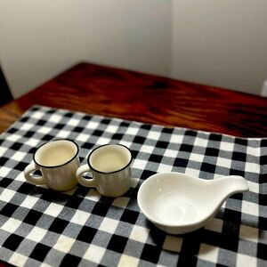 Ceramic Decor‎ Items